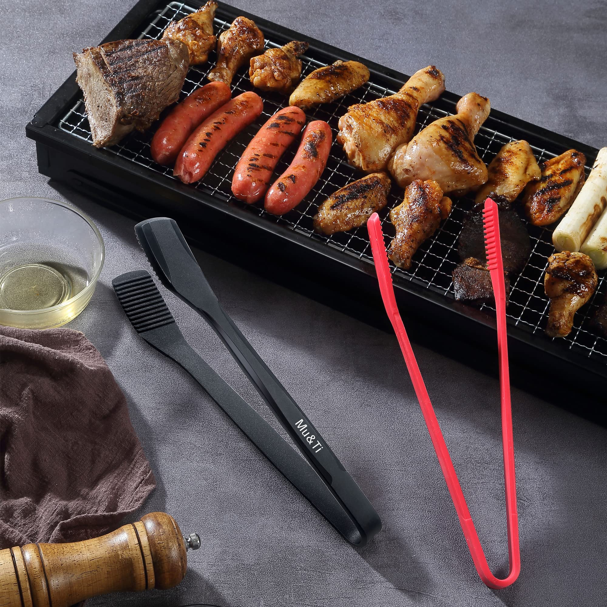 Mu&Ti locking feature keeps tongs compact and organized in storage