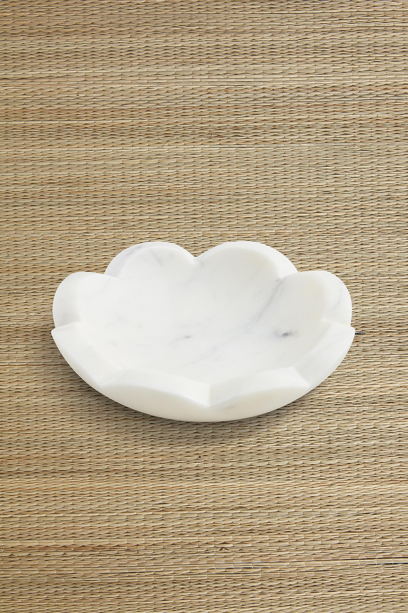 Mud Pie Scallop Marble Dish rim detail highlighting versatile centerpiece for desserts or trinkets