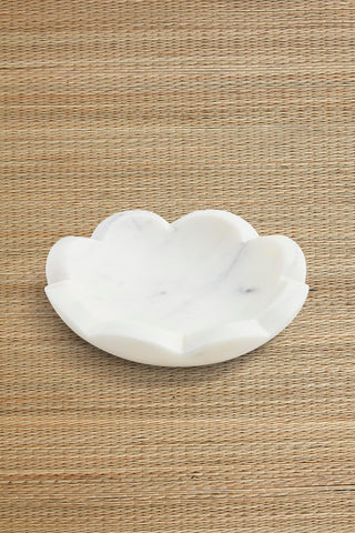 Mud Pie Scallop Marble Dish rim detail highlighting versatile centerpiece for desserts or trinkets