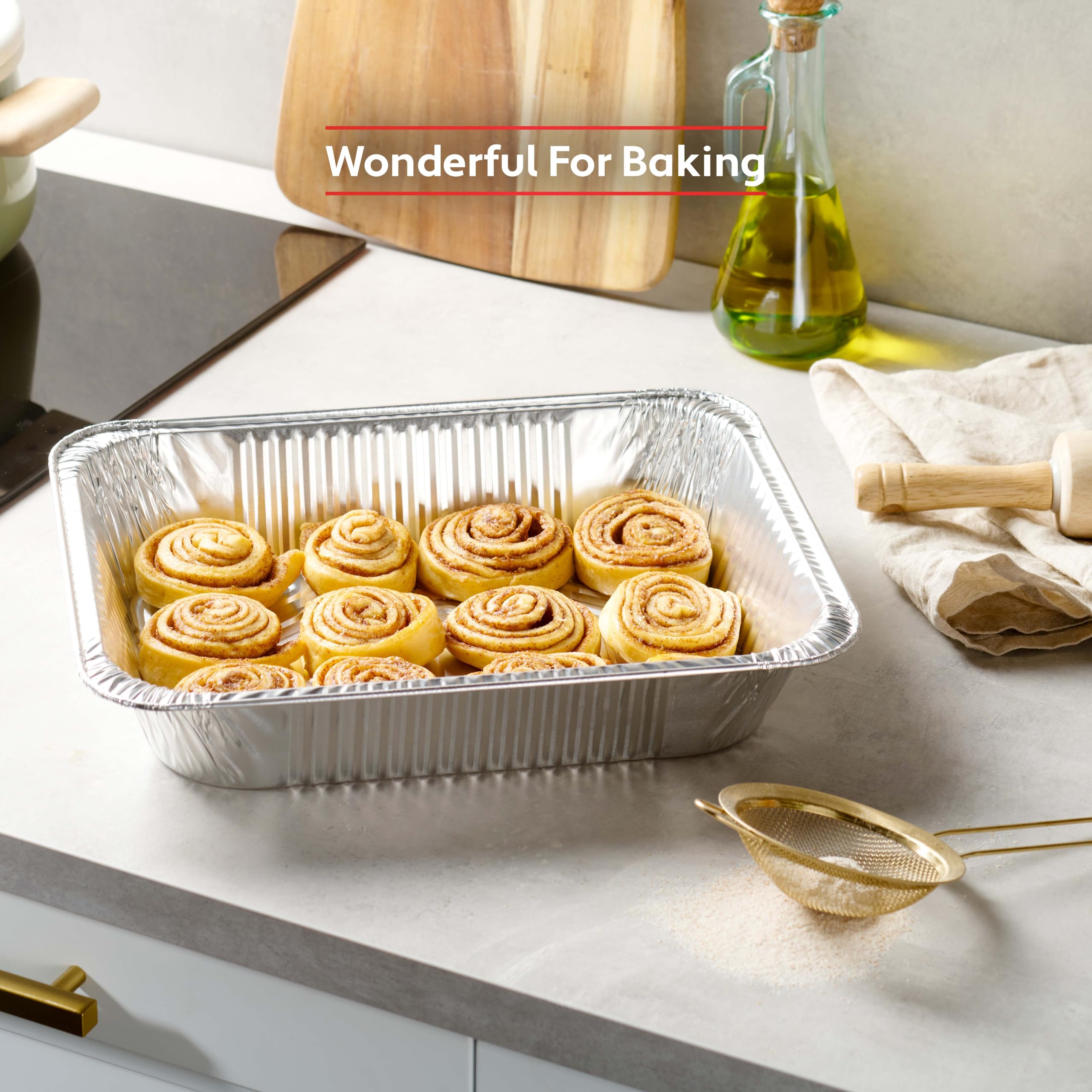 Munfix reinforced-edges foil pan for sturdy serving and easy stacking.