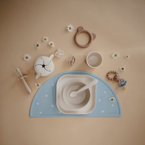 Mushie 225 ml ivory cup, ideal capacity for little drink portions.