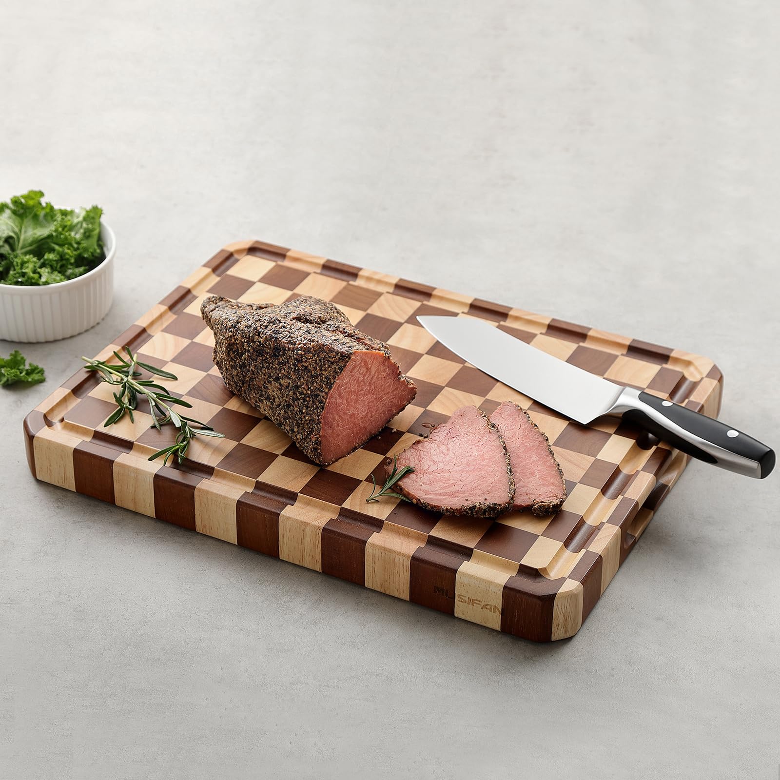 Musifan Acacia cutting board easy-clean finish, wipe clean after use.