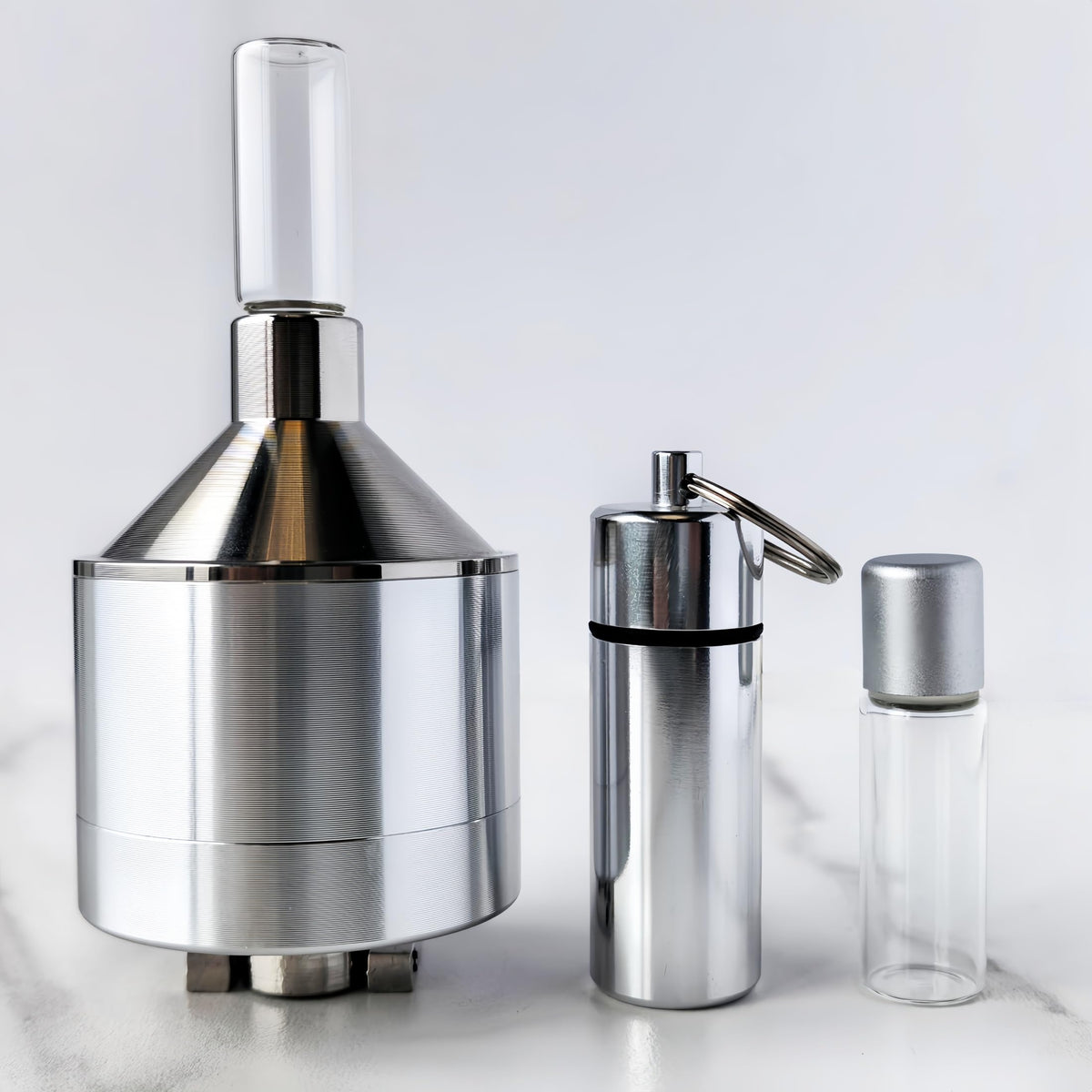 MuYuDaDi spice grinder silver body for quick, fresh grinding in the kitchen