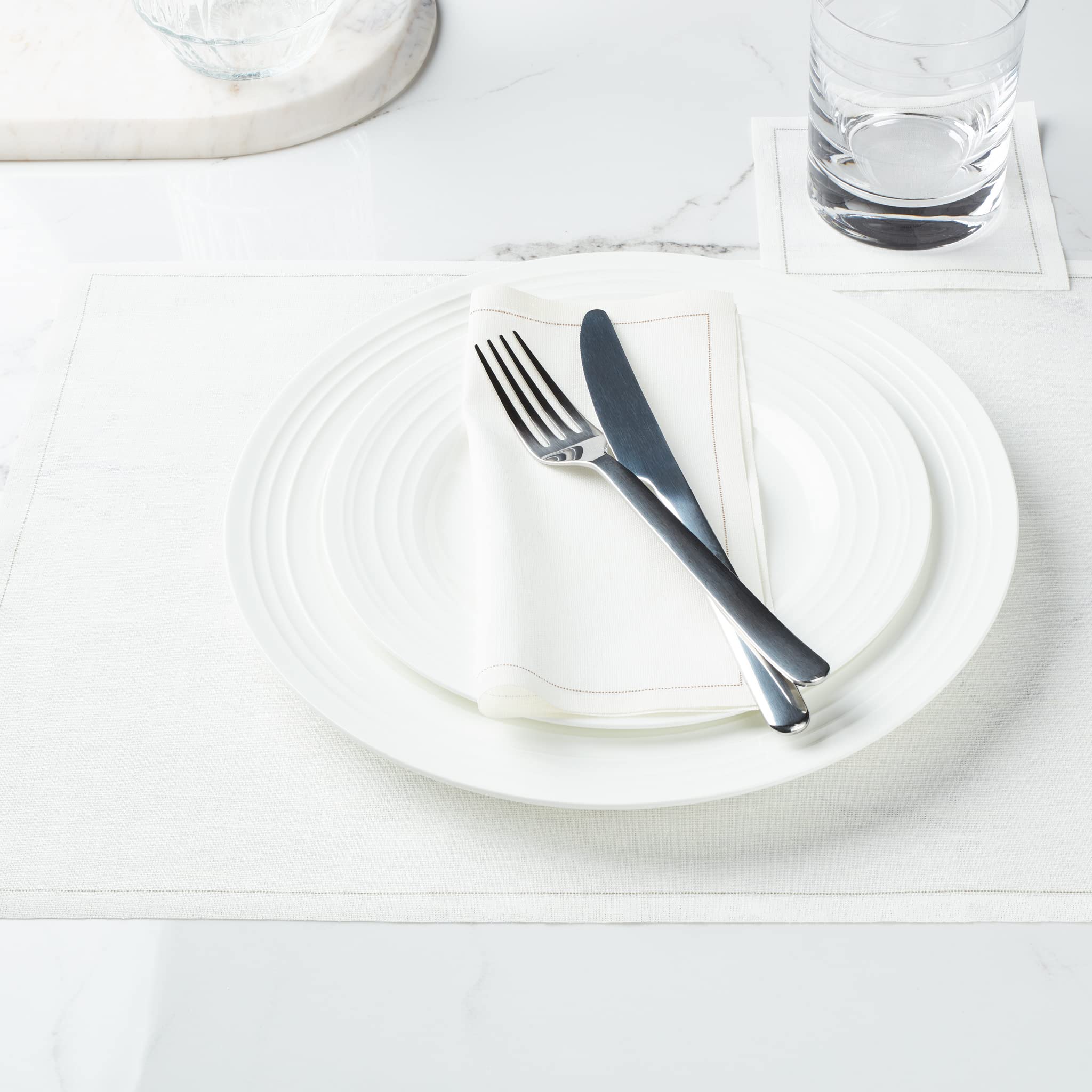 Rolls provide 50 pieces per roll for simple, uninterrupted serving.