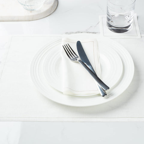 Rolls provide 50 pieces per roll for simple, uninterrupted serving.