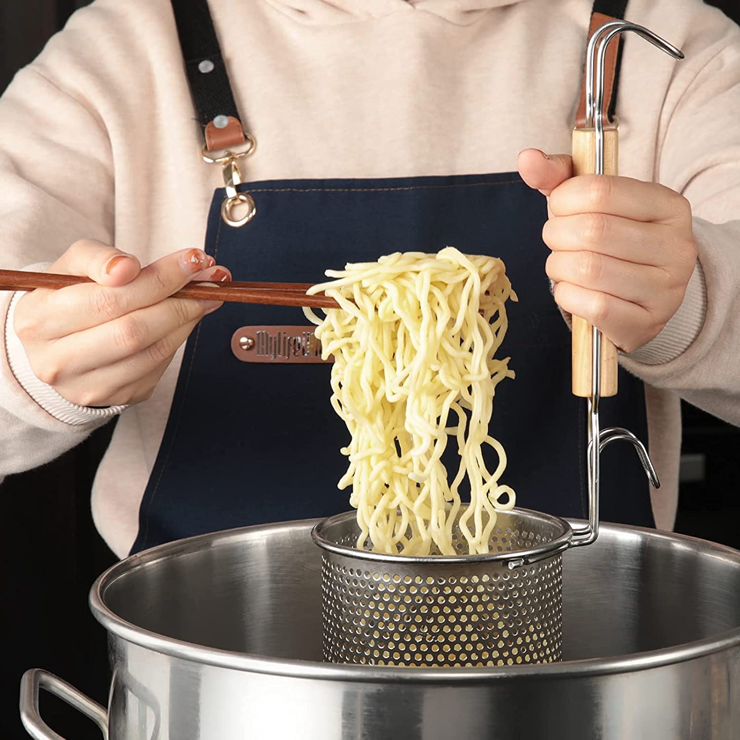 MyLifeUNIT spider strainer with wooden handle for comfortable heat-resistant gripping.
