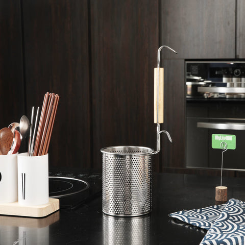 MyLifeUNIT stainless steel strainer is durable and easy to clean after use.