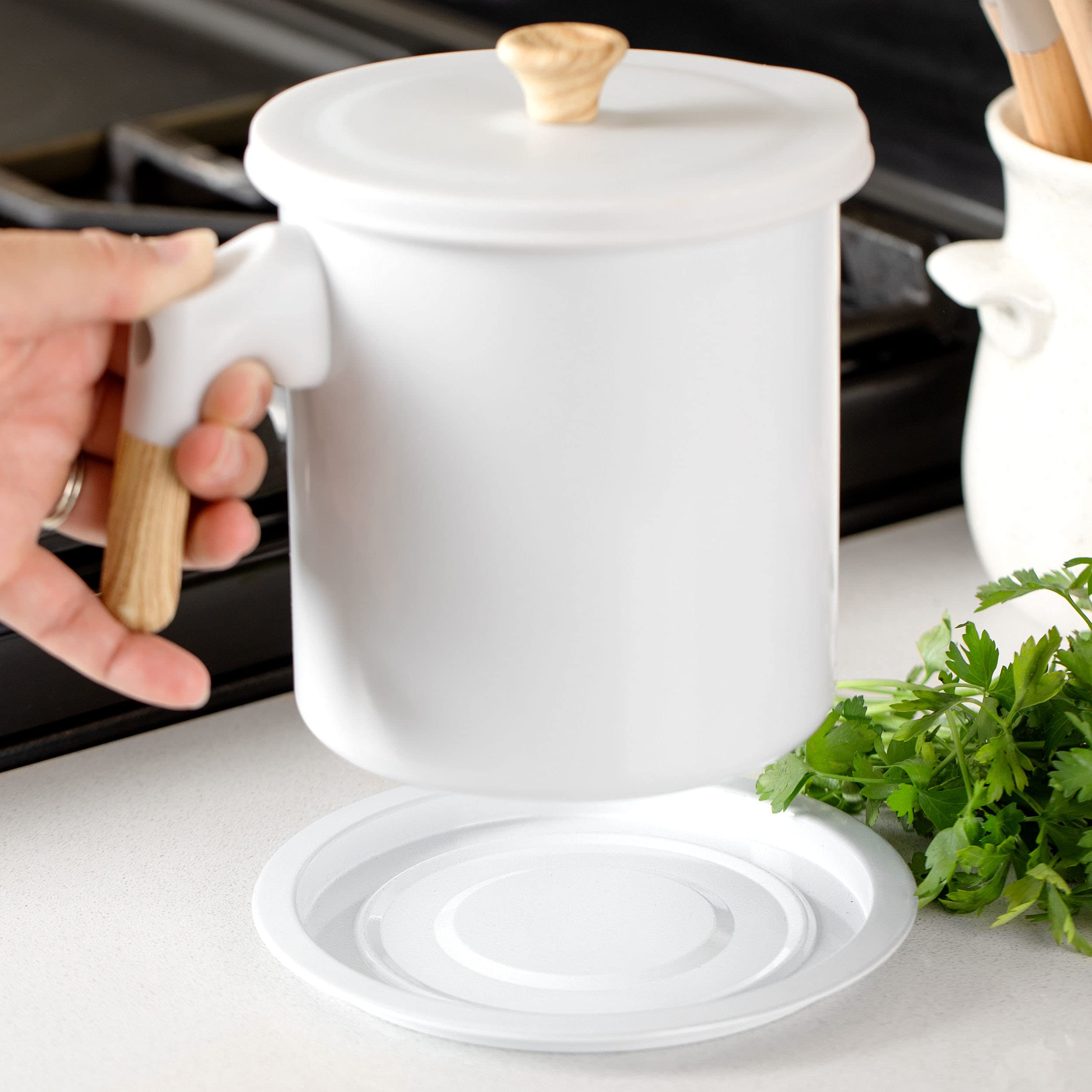 MYMOON HOME easy pour design reduces mess during oil transfer