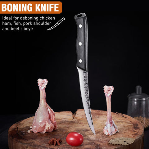 Naitesen hand-forged blades showcase robust craftsmanship and distinctive forge pattern.