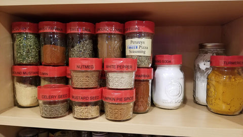 Nakpunar sealed freshness lid with heat liner preserves aroma and flavor.