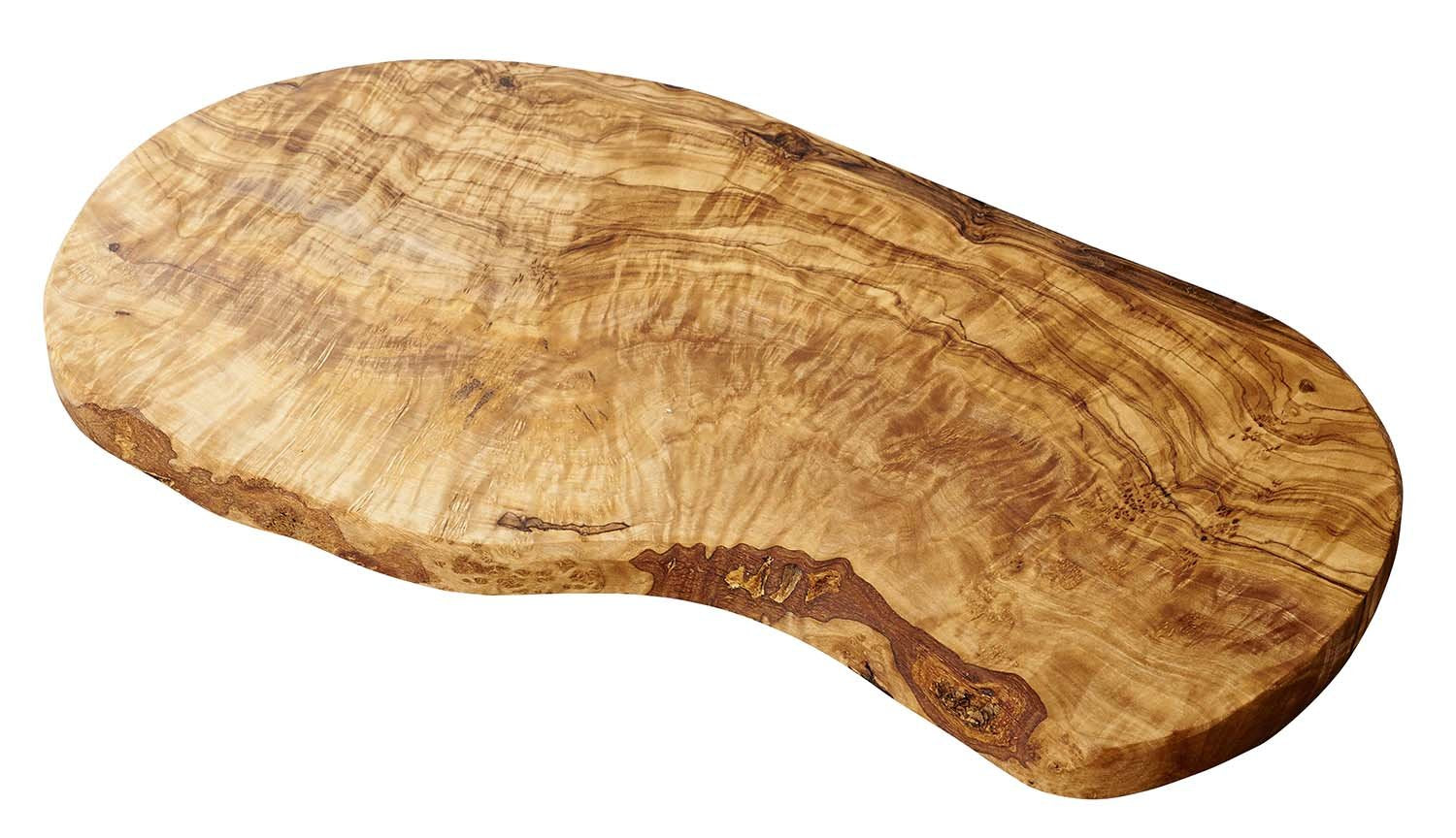 Naturally Med olive wood cutting board with rich grain for precise slicing.