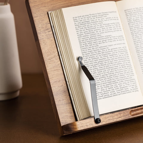 Navaris stand with adjustable arms to grip pages firmly while following recipes