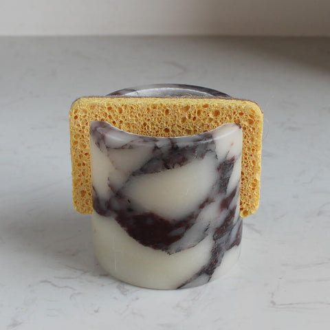 Nawgnail fast-drying sponge holder helps keep the counter dry and tidy