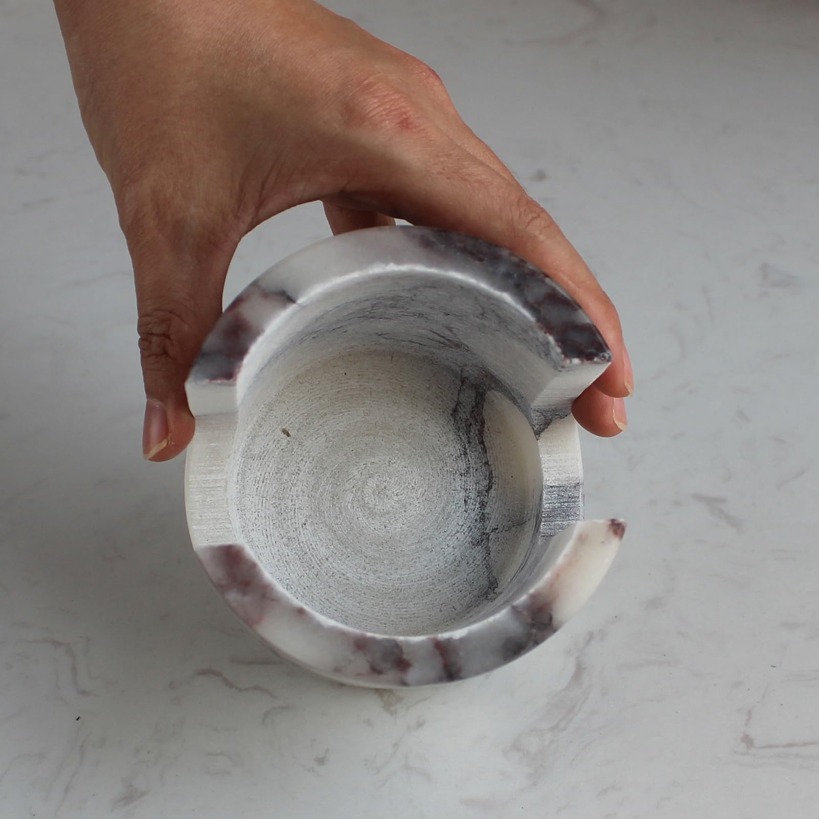 Nawgnail smooth marble surface is easy to wipe clean after daily use