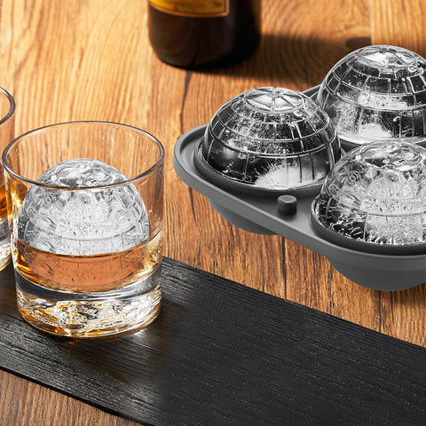 Nax Caki sphere ice cubes four at once, perfect for parties