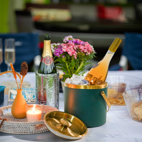 NBNSTHV easy-clean stainless ice bucket supports fast cleanup.