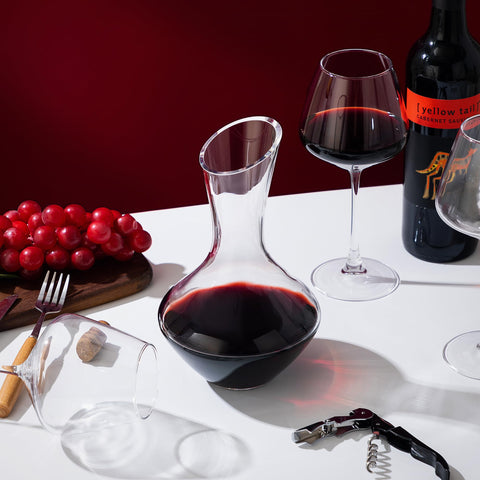 NEW PACIFIC YOUYAH decanter held in hand for comfortable grip
