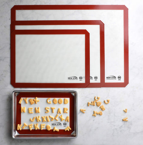 New Star baking mat laid flat to demonstrate large 14x20 inch coverage