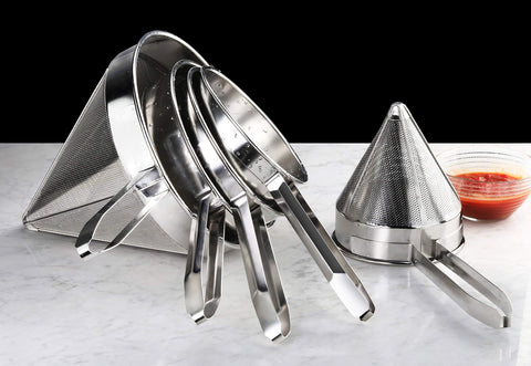 New Star Foodservice 42566 rinsing fruits or pasta under running water.