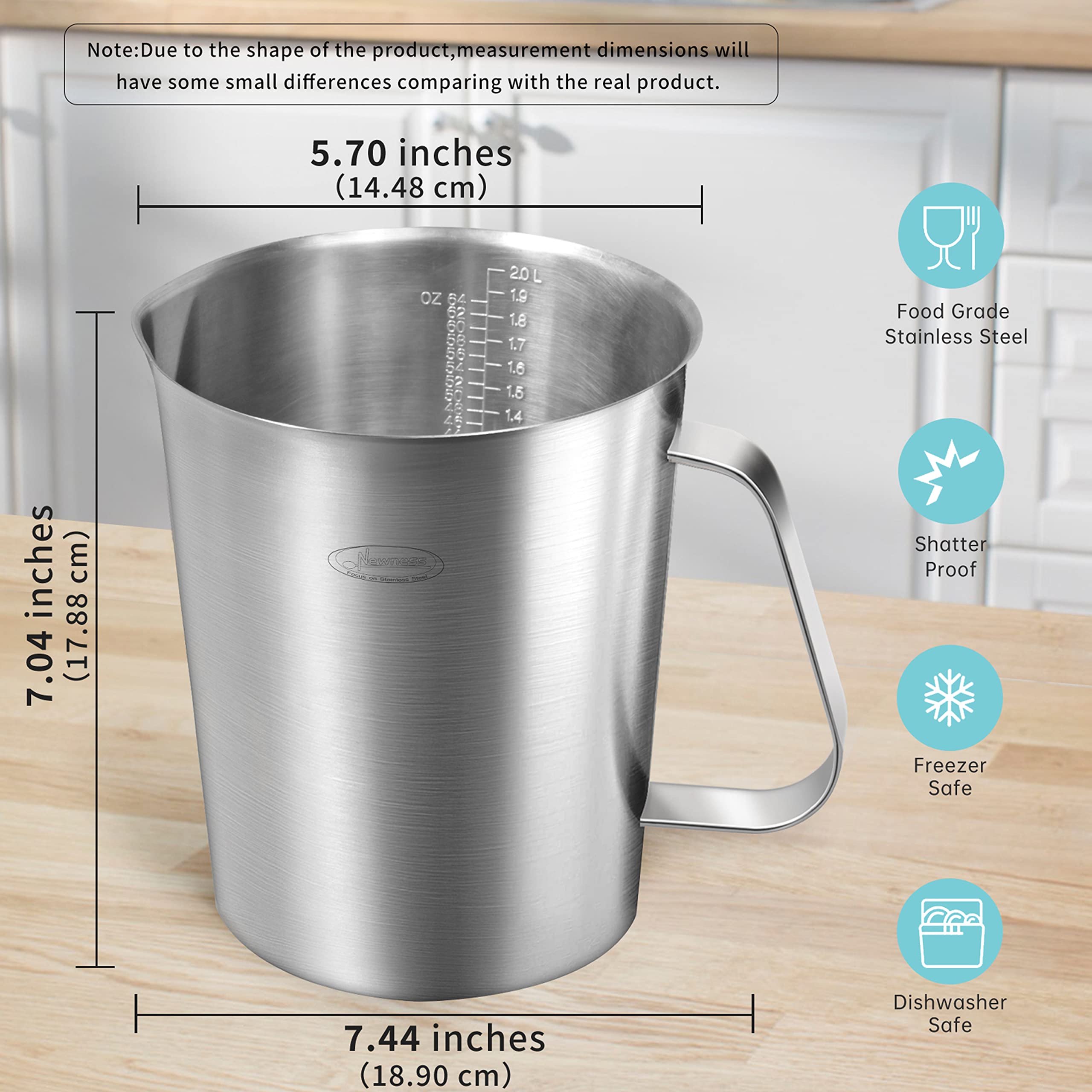 Newness measuring cup solid handle for secure pouring.