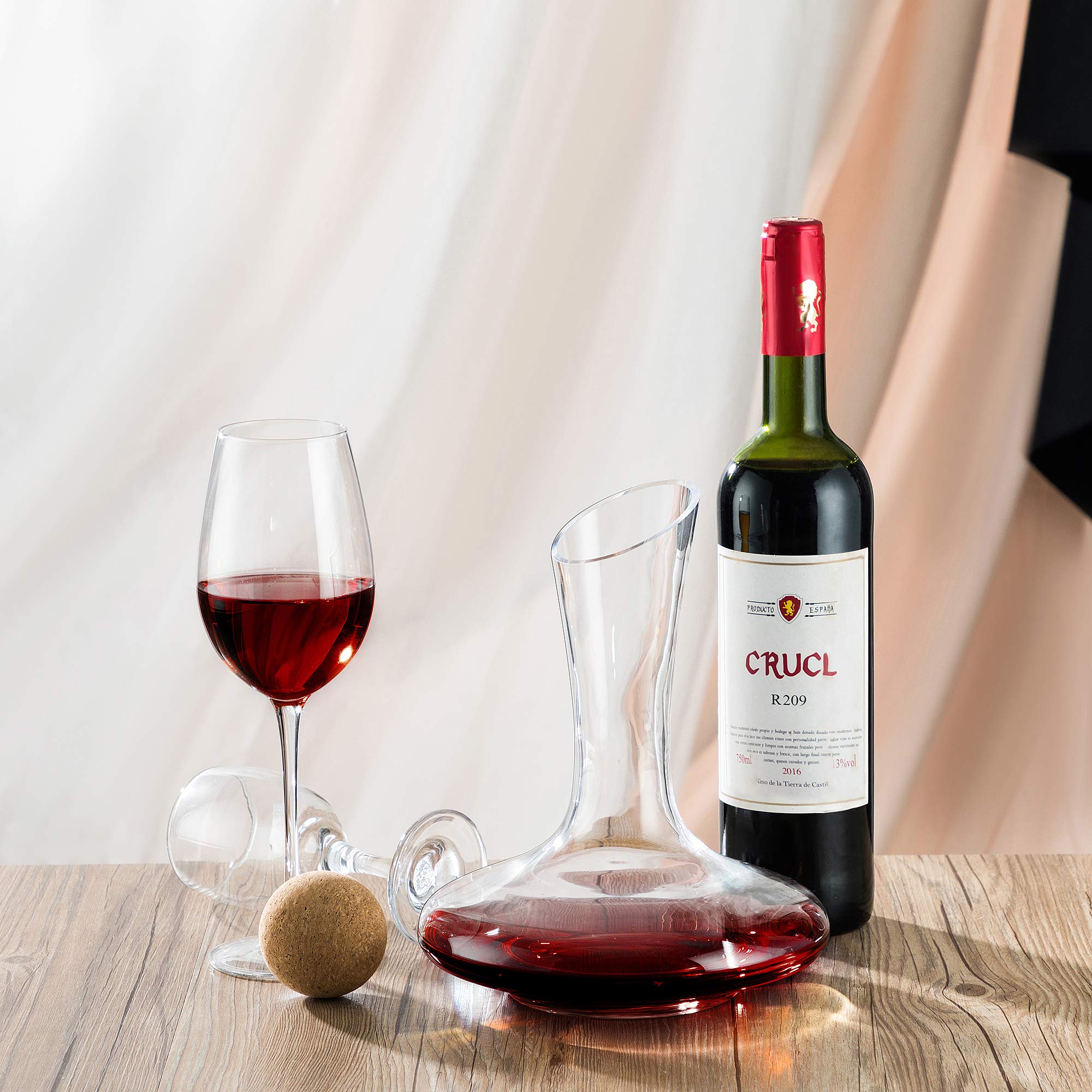 NEW PACIFIC YOUYAH hand-blown crystal decanter elevates dining experiences.