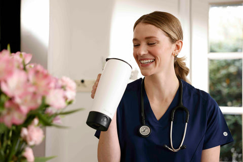 Nextmug Ultra docking coaster illustrating quick recharge.
