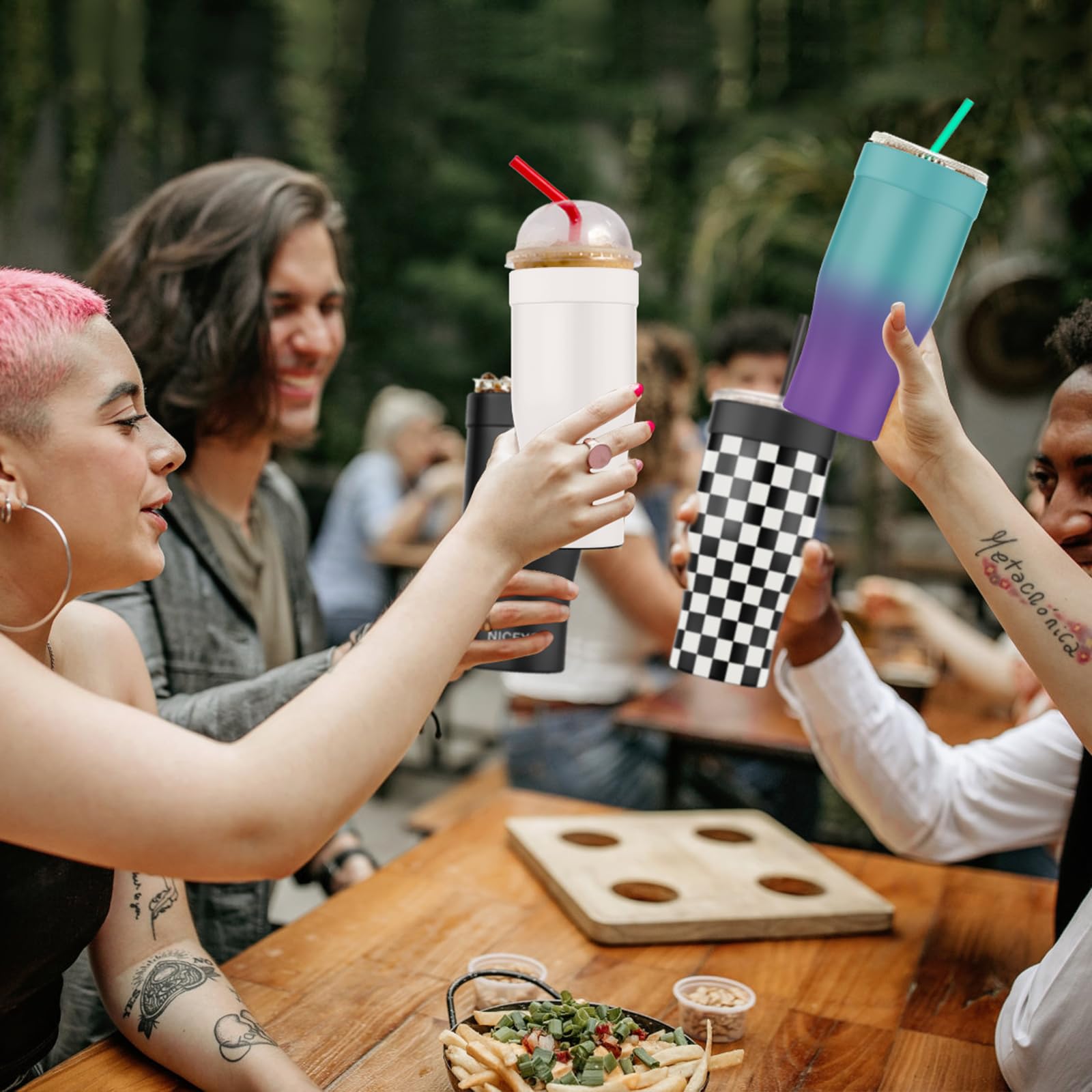 Niceyos eco-friendly reusable sleeve helps reduce disposable cups.