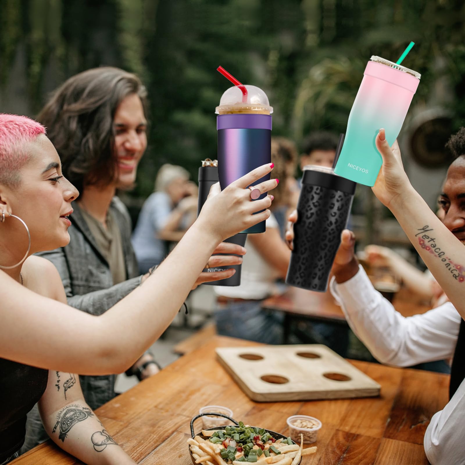 Niceyos Aurora sleeve showcases leak-proof lid for portable drinks.