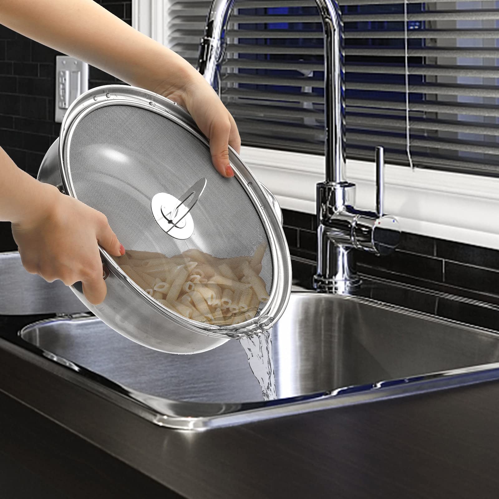 Nicunom multi-use splatter screen doubles as steamer and cooling rack