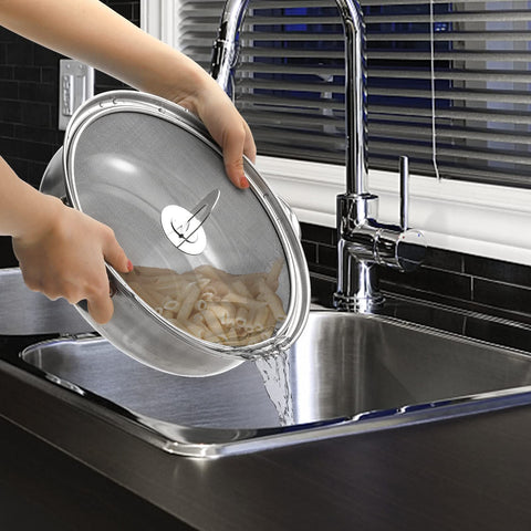 Nicunom multi-use splatter screen doubles as steamer and cooling rack