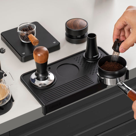 niriodl easy-clean mat; simply rinse after espresso sessions.
