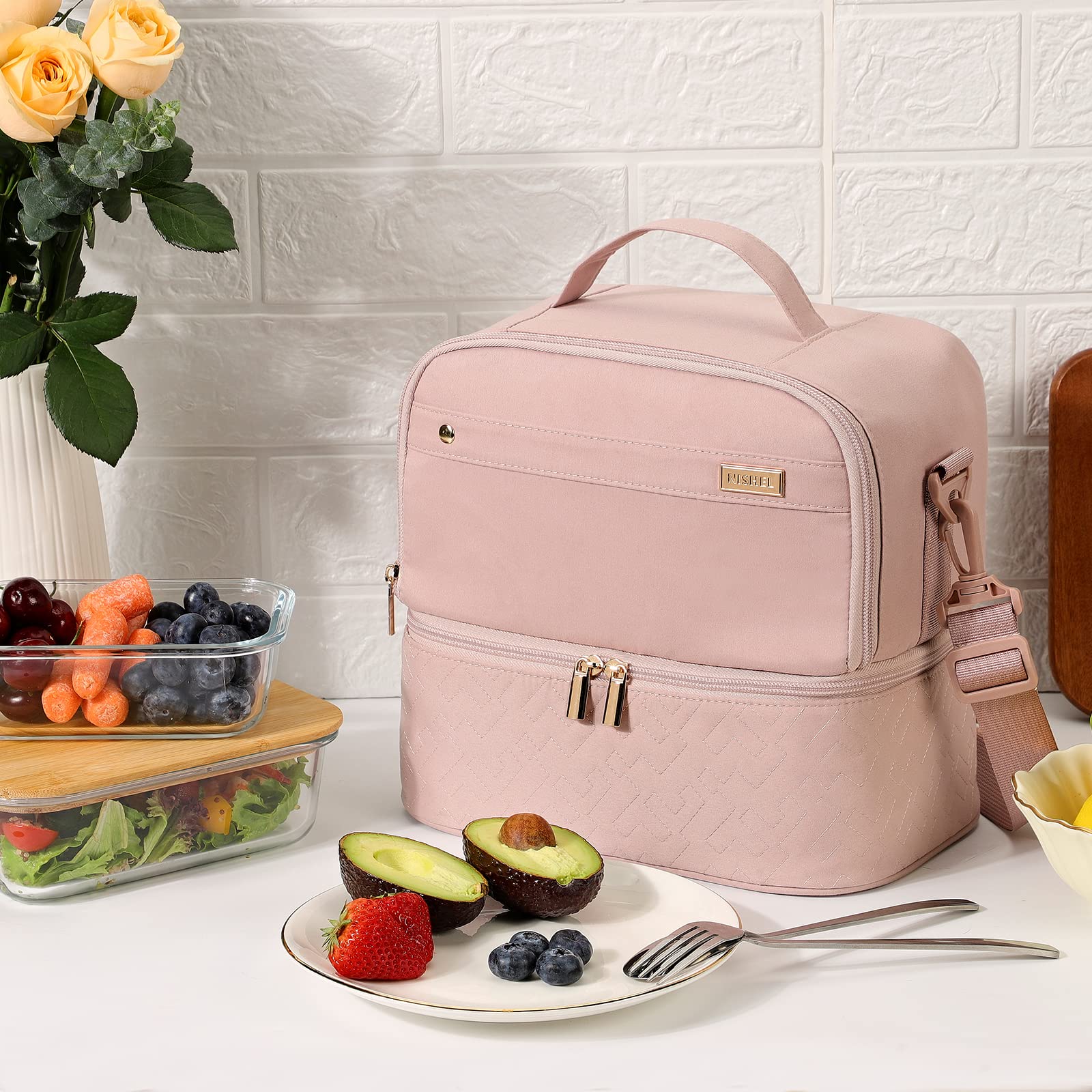 NISHEL dual-compartment layout separates dry and wet foods