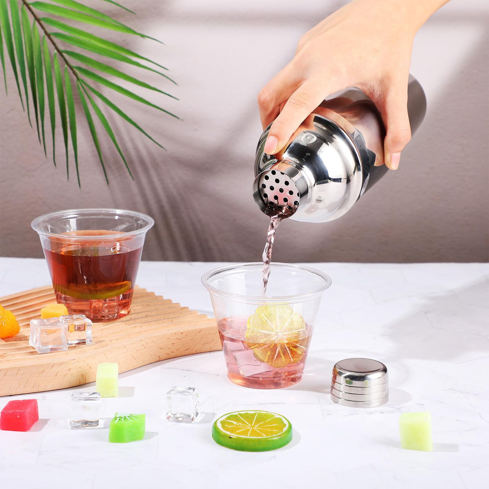Nitial threaded cap enables secure sealing and easy cleaning.