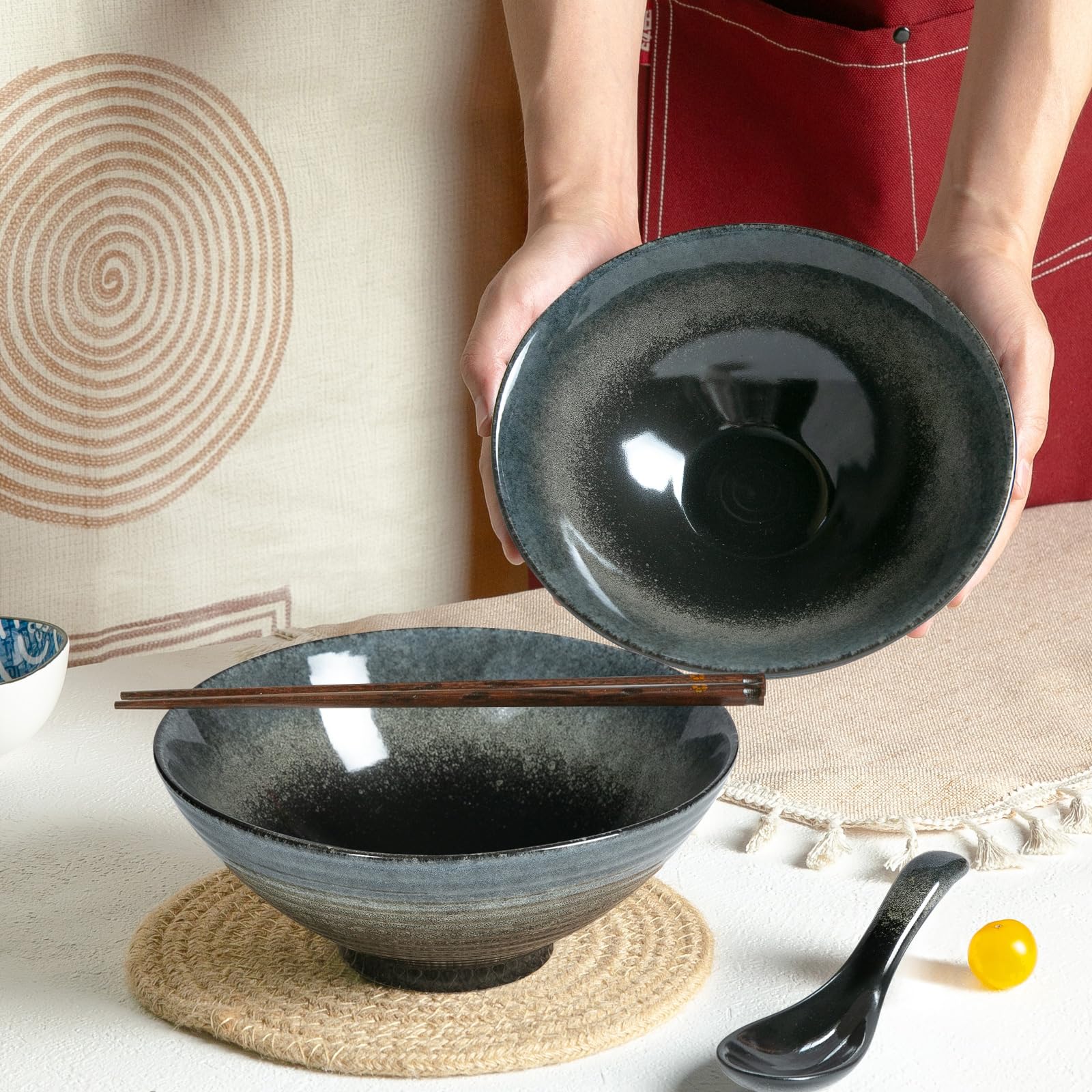 Niturceal dishwasher-safe bowls simplify cleaning after family meals.