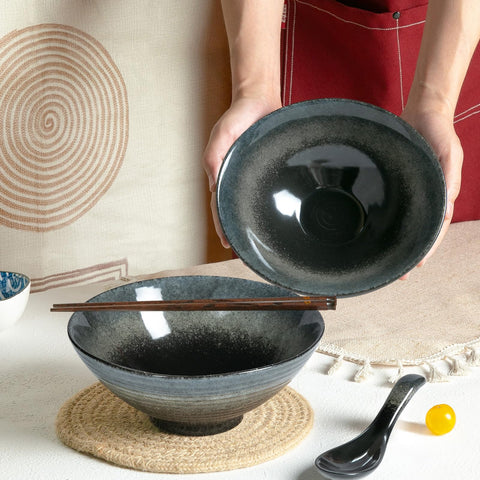 Niturceal dishwasher-safe bowls simplify cleaning after family meals.