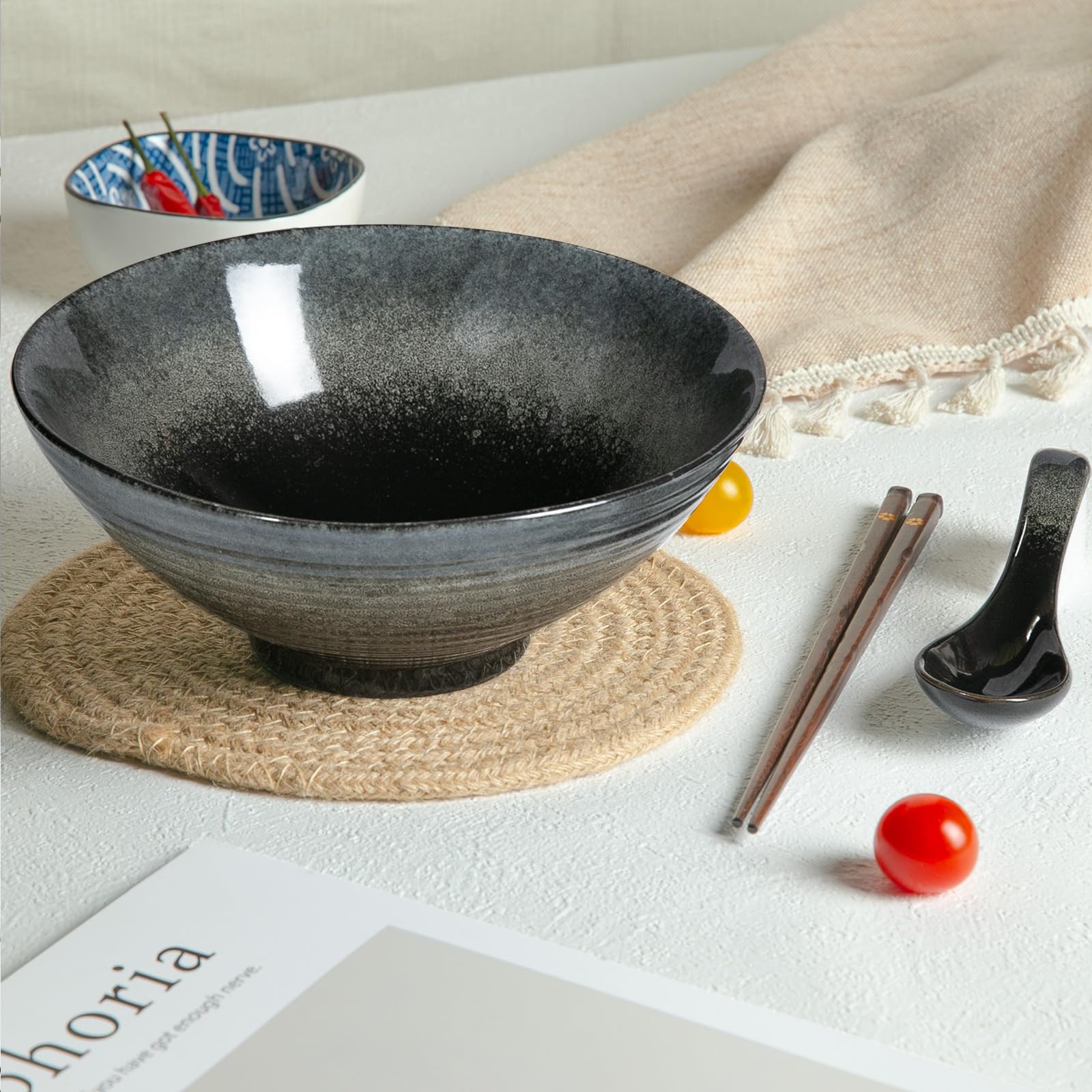 Niturceal gift-ready ramen bowl set ideal for housewarmings and holidays.
