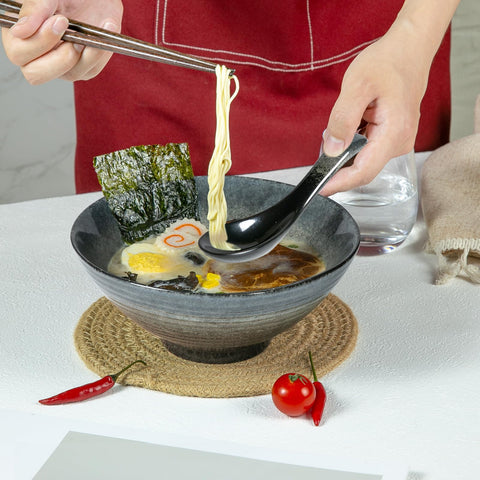 Niturceal heat-retaining bowls keep broth warm during ramen night.