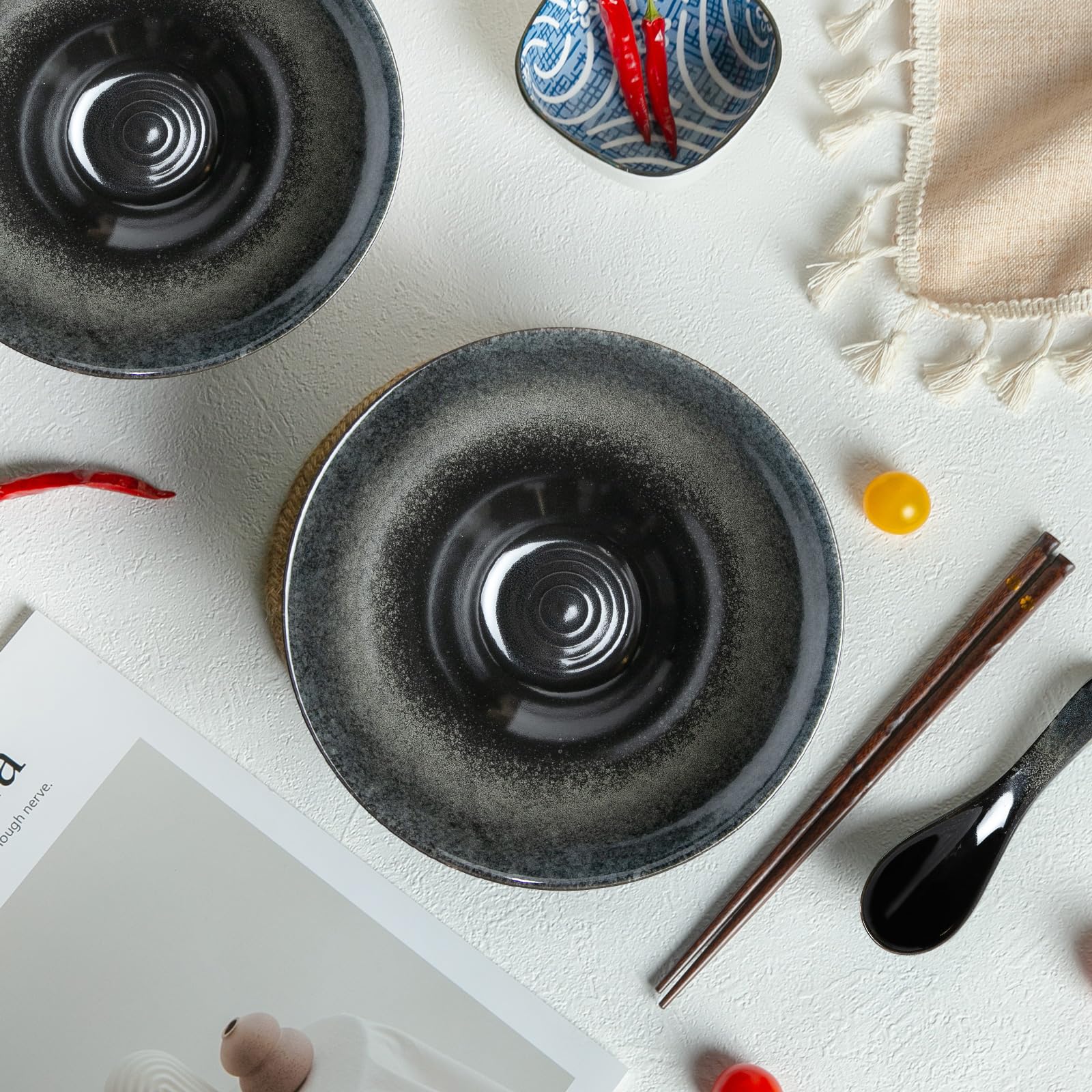 Niturceal microwave-safe ceramic ramen bowls ready for quick meals.