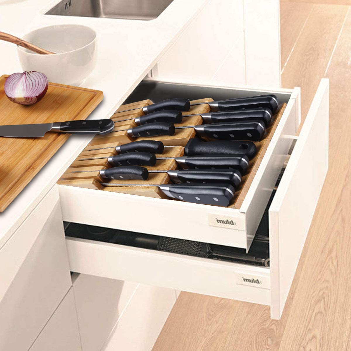 NIUXX bamboo knife slot close-up illustrates removable sections for personalized arrangement