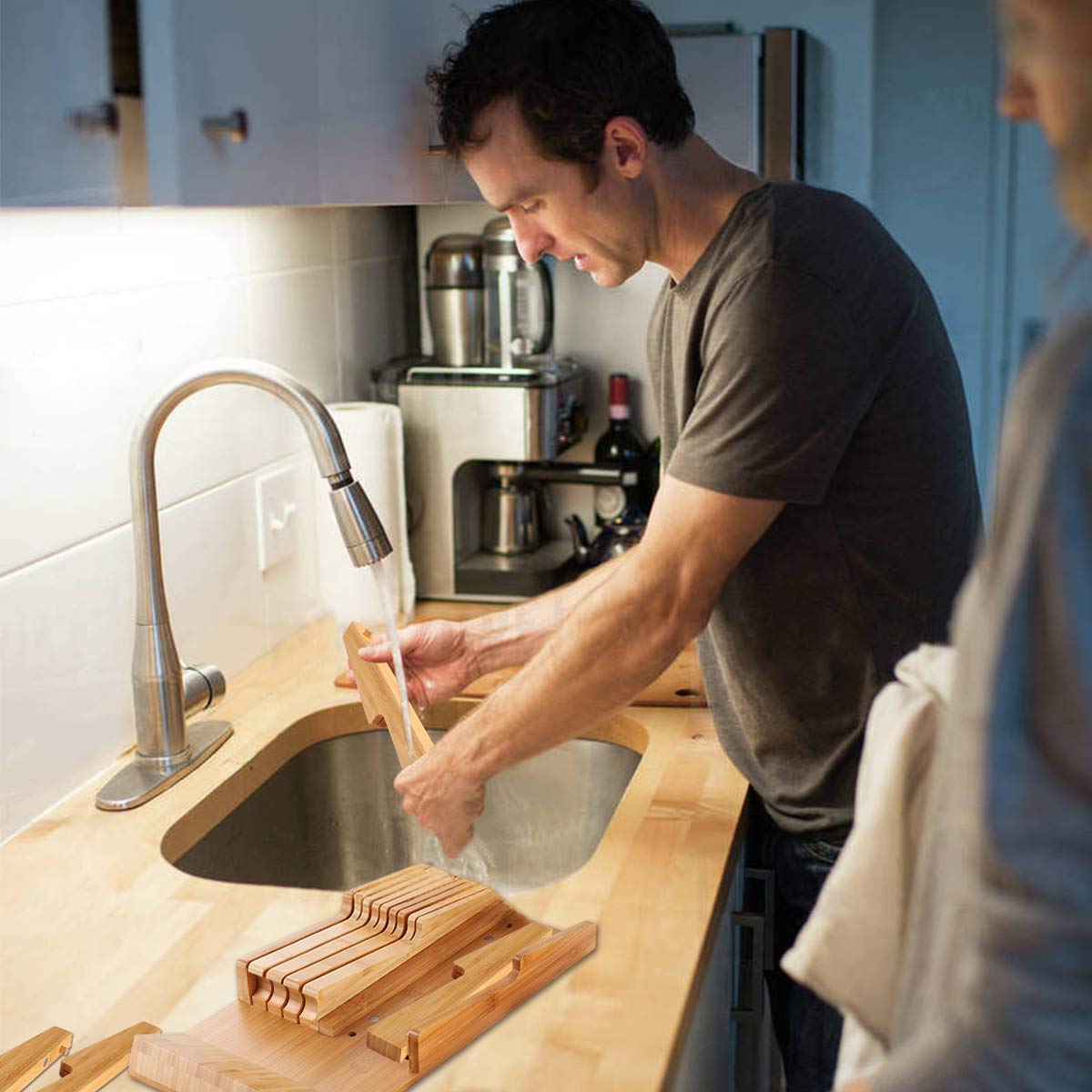 NIUXX inclined knife holder aids safer, quicker handling