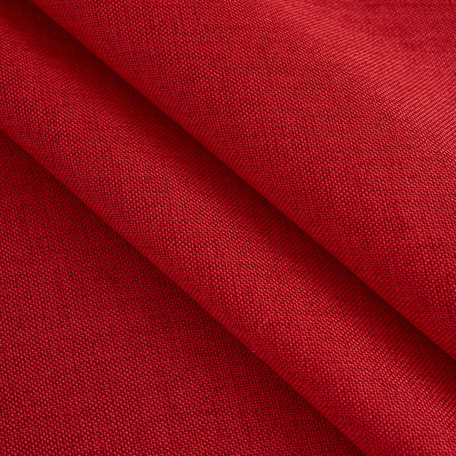 NLMUVW easy-care tablecloth is machine washable for quick cleanup.