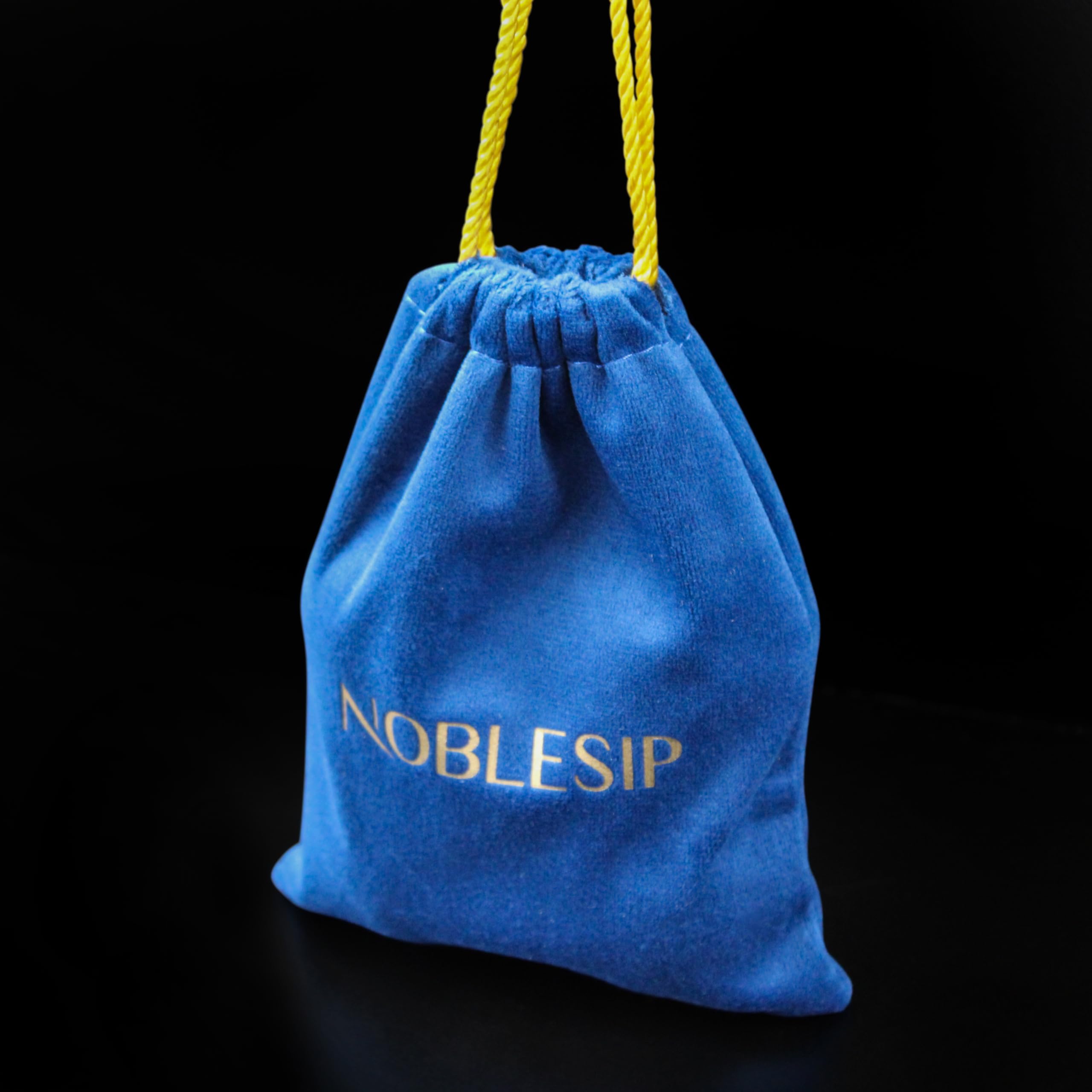 NOBLESIP gift set for golf lovers and whiskey enthusiasts.