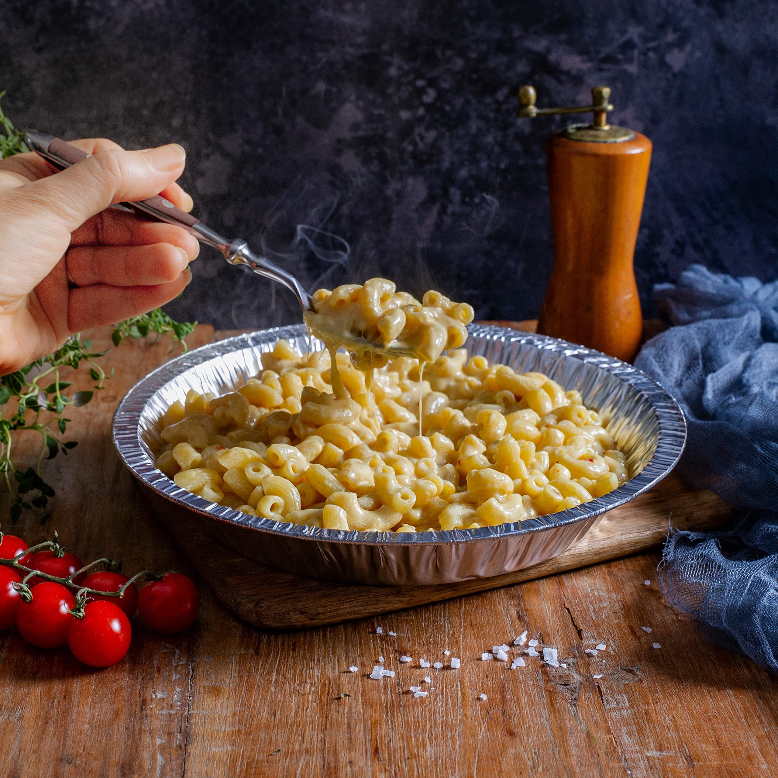 NoCry premium pie pan inner rim view highlights precise fold for clean crust edges.