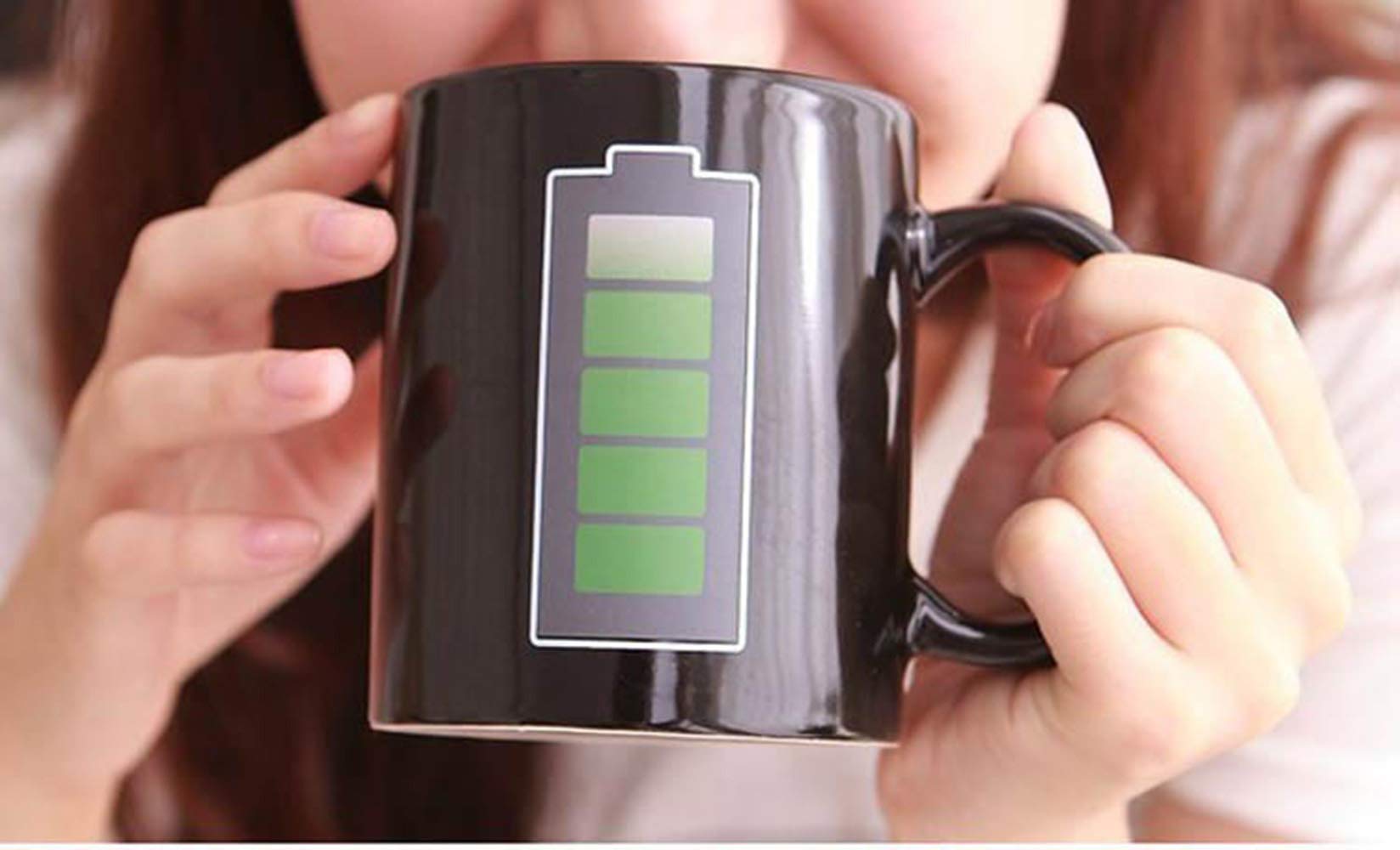 Nofinis gift-ready mug combines style with a playful feature.
