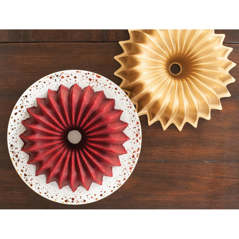 Nordic Ware Brilliance Bundt 10-cup gold oven-safe badge indicates heat tolerance