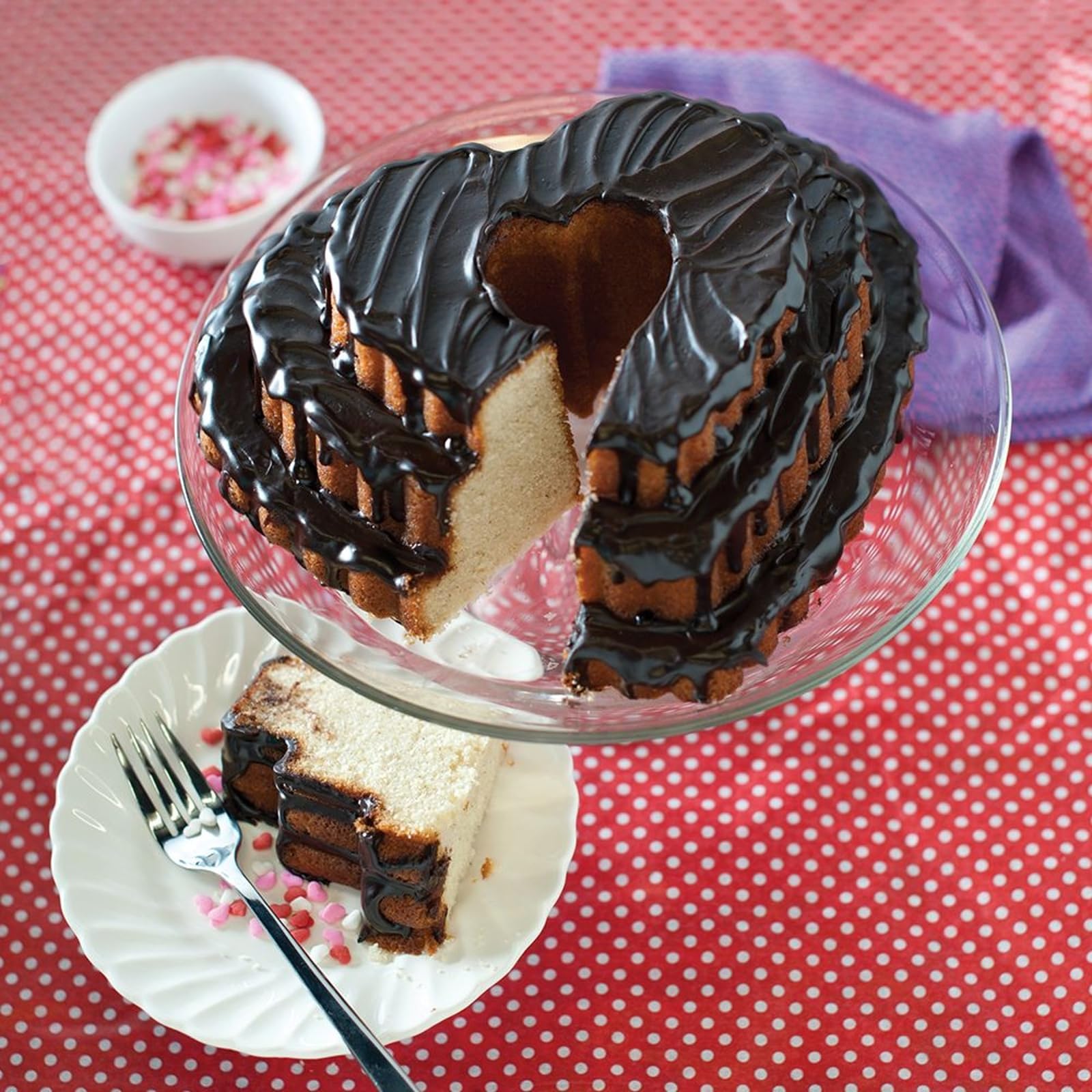 Nordic Wear Tiered Heart Bundt oven-ready image illustrates versatile baking options.