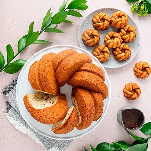 Nordic Ware 95377 Bundtlette Pan gold gift-ready packaging.