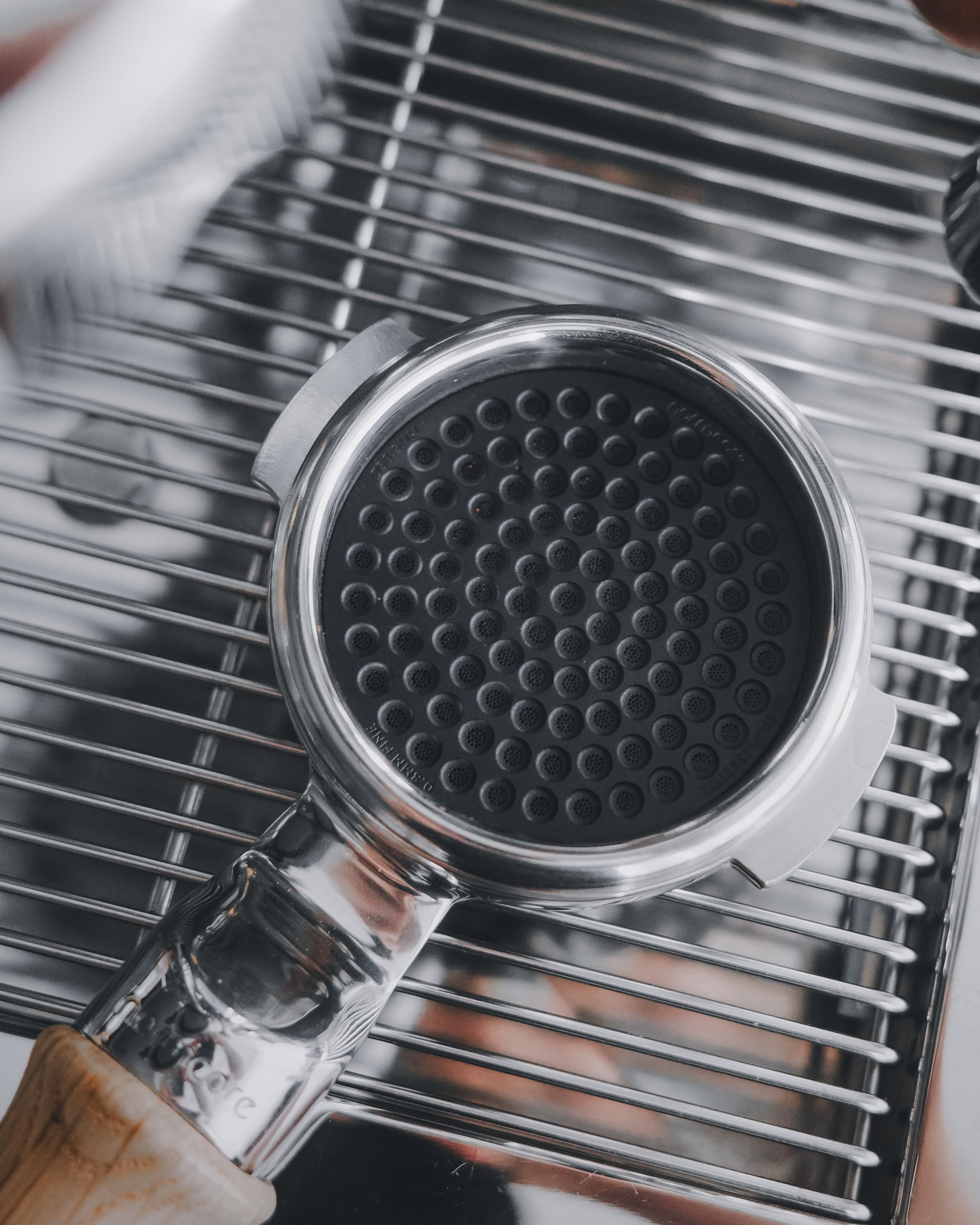 Normcore puck screen with 0.8mm thickness enables even water dispersion.