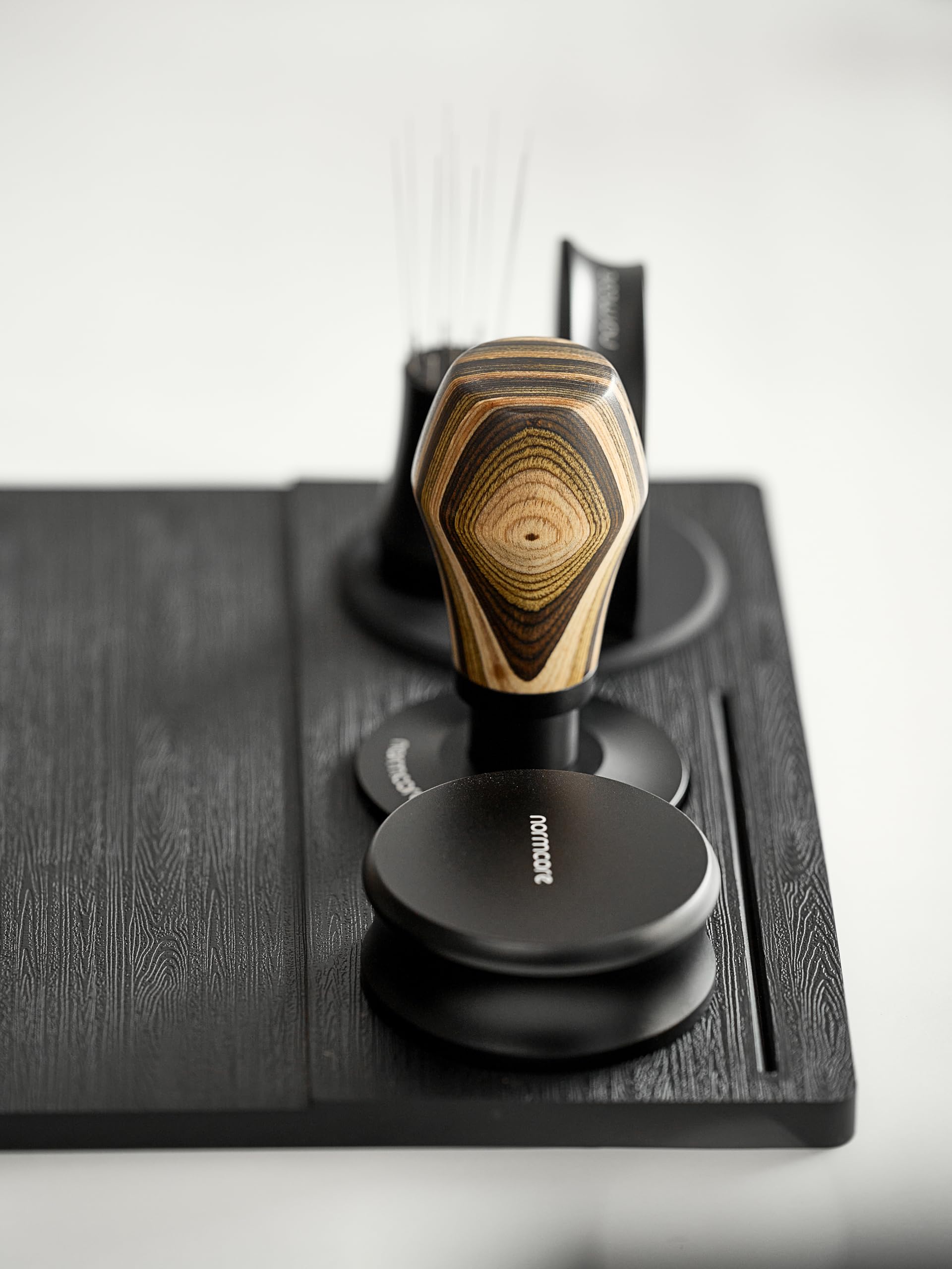 Normcore built-in tamp stand keeps tamper within reach for efficiency.
