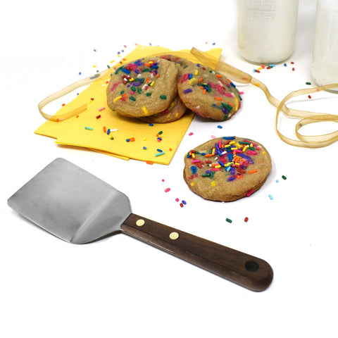 Norpro spatula serving baked goods with control